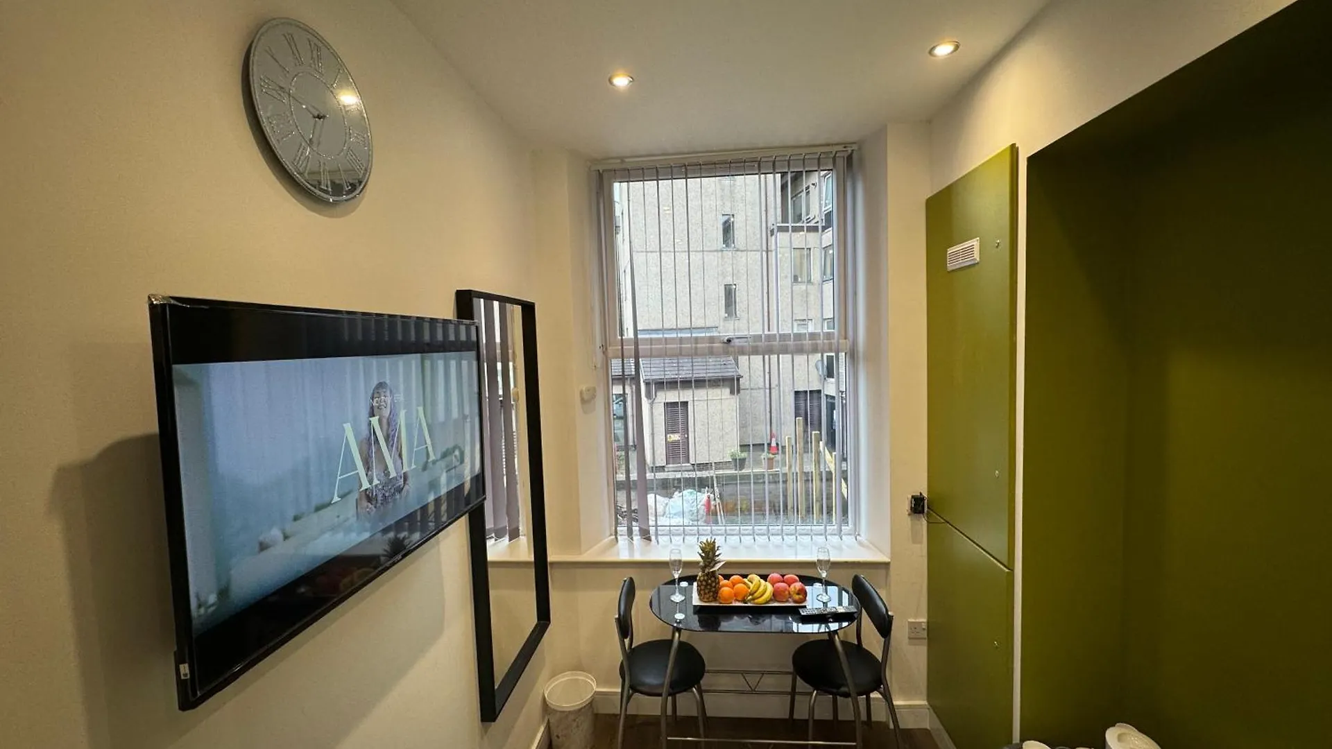 Southgate Luxury Apartments Elland 0*,  영국