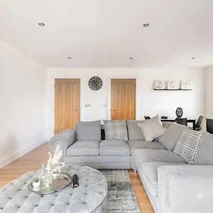  Apartment Luxurious 3-bed Penthouse In Sheffield